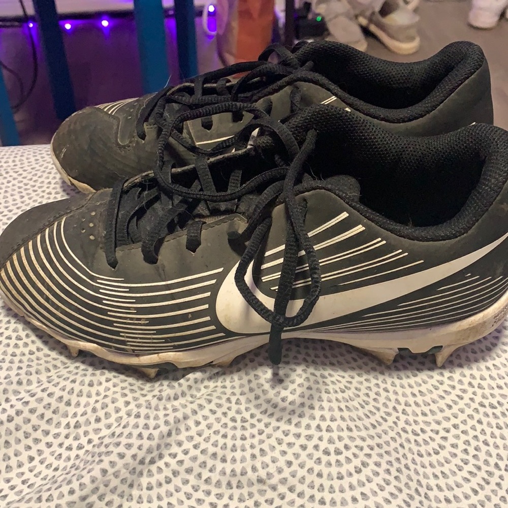 Women’s softball cleats